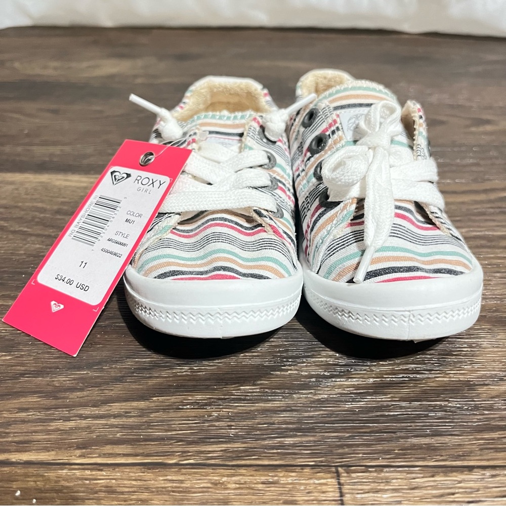 NWT-Roxy Bayshore III Sneakers, Striped Sneakers, Size 11.
